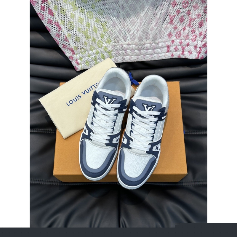 l**is V*t*n sneakers